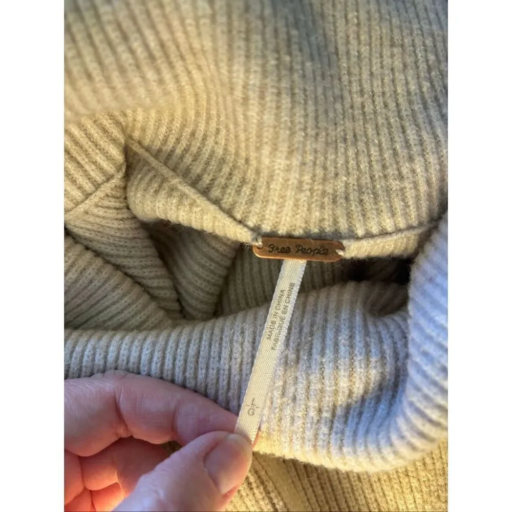Free People Softly Structured Turtleneck Sweater Size L Oatmeal